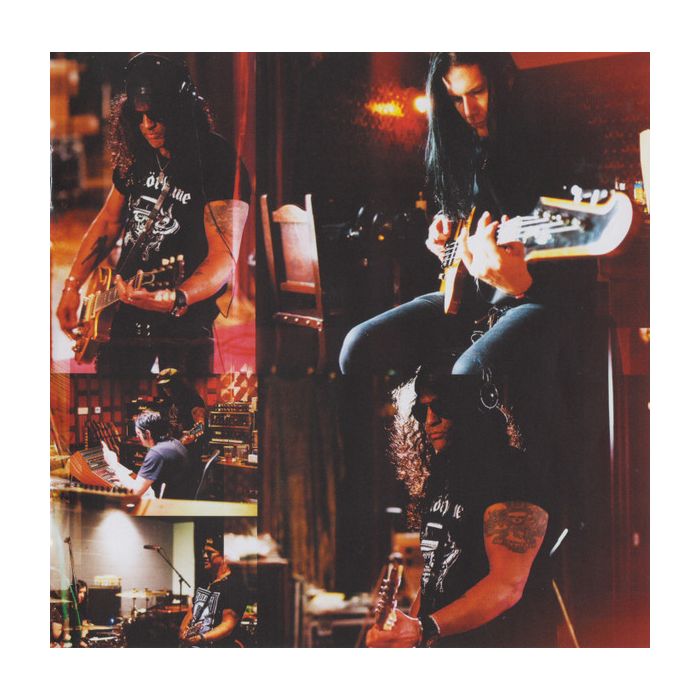 Slash  Featuring Myles Kennedy And The Conspirators - World On Fire