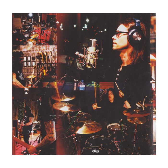 Slash  Featuring Myles Kennedy And The Conspirators - World On Fire